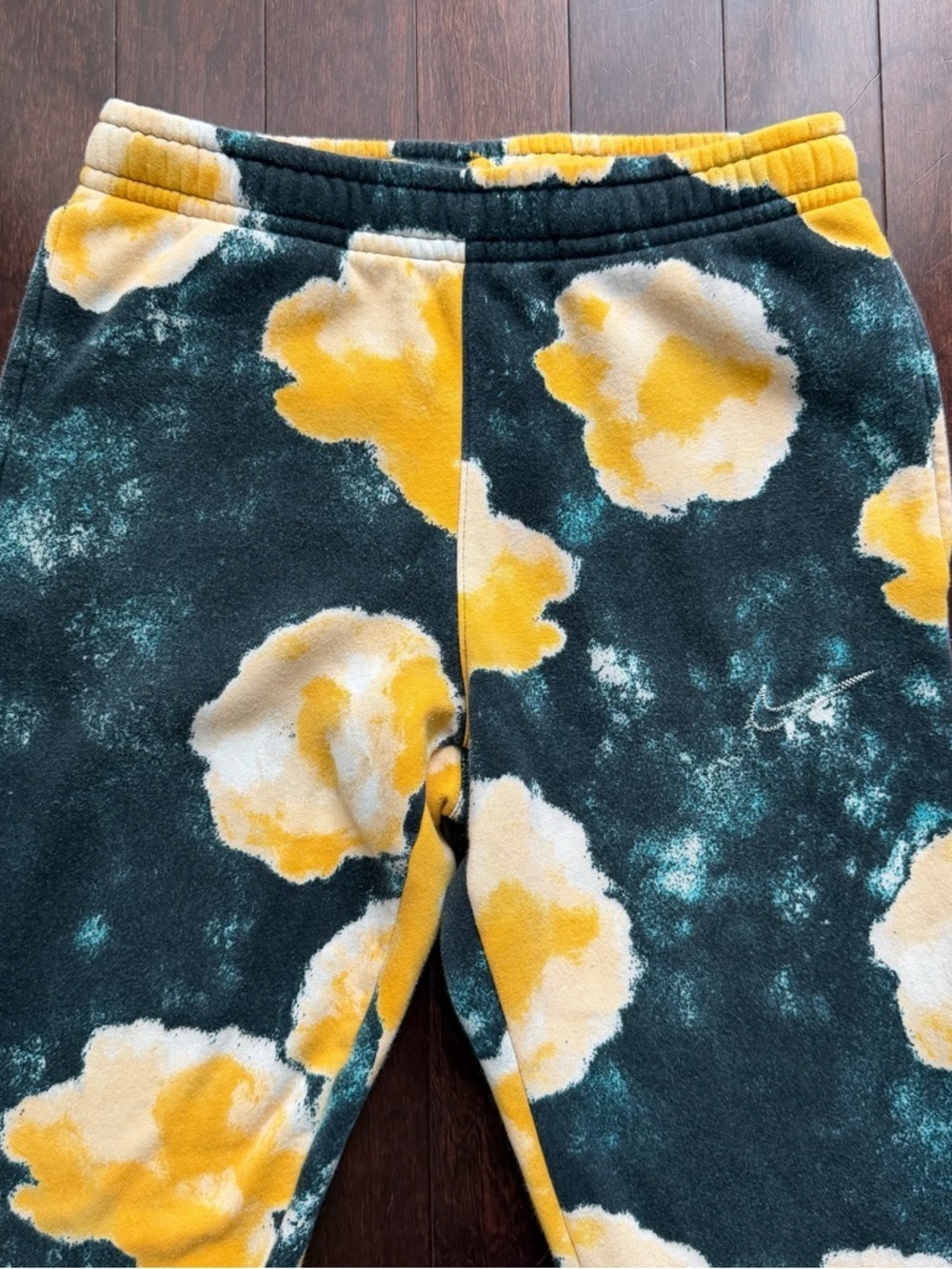 Nike Men’s Floral Club Fleece Joggers Size S Sweatpants Lounge Green Yellow - Picture 2 of 11